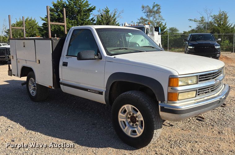 image for item EU3627 2000 Chevrolet K2500 utility bed pickup truck