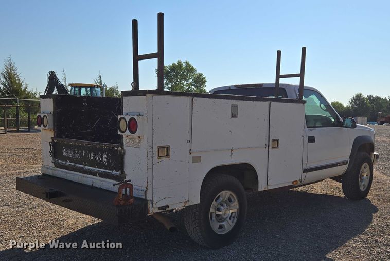 image for item EU3627 2000 Chevrolet K2500 utility bed pickup truck