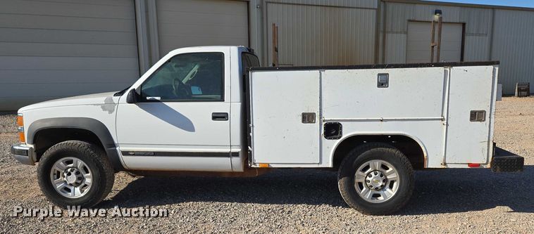 image for item EU3627 2000 Chevrolet K2500 utility bed pickup truck