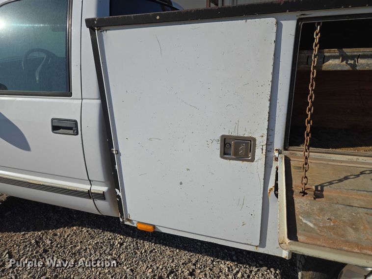 image for item EU3627 2000 Chevrolet K2500 utility bed pickup truck