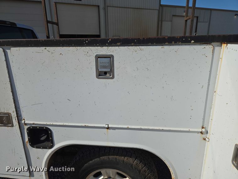 image for item EU3627 2000 Chevrolet K2500 utility bed pickup truck