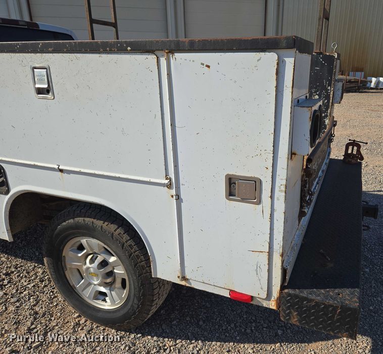 image for item EU3627 2000 Chevrolet K2500 utility bed pickup truck