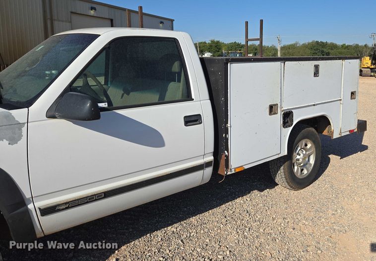 image for item EU3627 2000 Chevrolet K2500 utility bed pickup truck