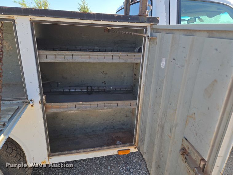 image for item EU3627 2000 Chevrolet K2500 utility bed pickup truck