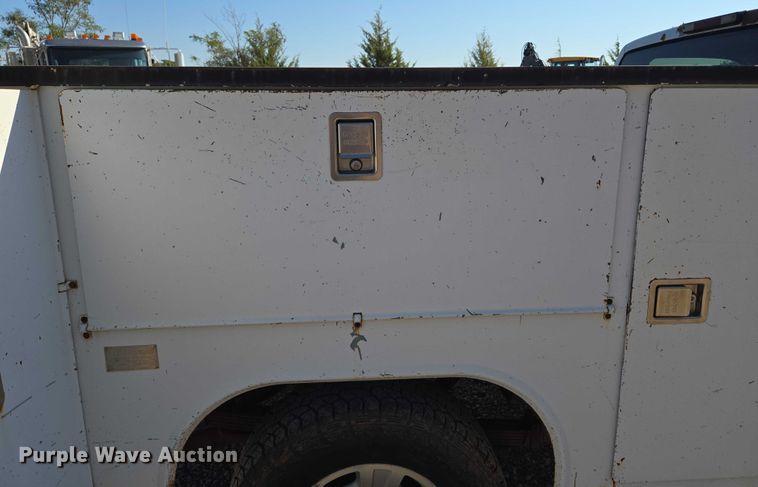 image for item EU3627 2000 Chevrolet K2500 utility bed pickup truck