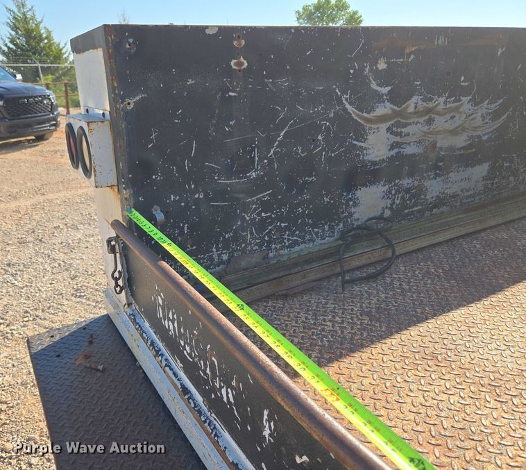 image for item EU3627 2000 Chevrolet K2500 utility bed pickup truck