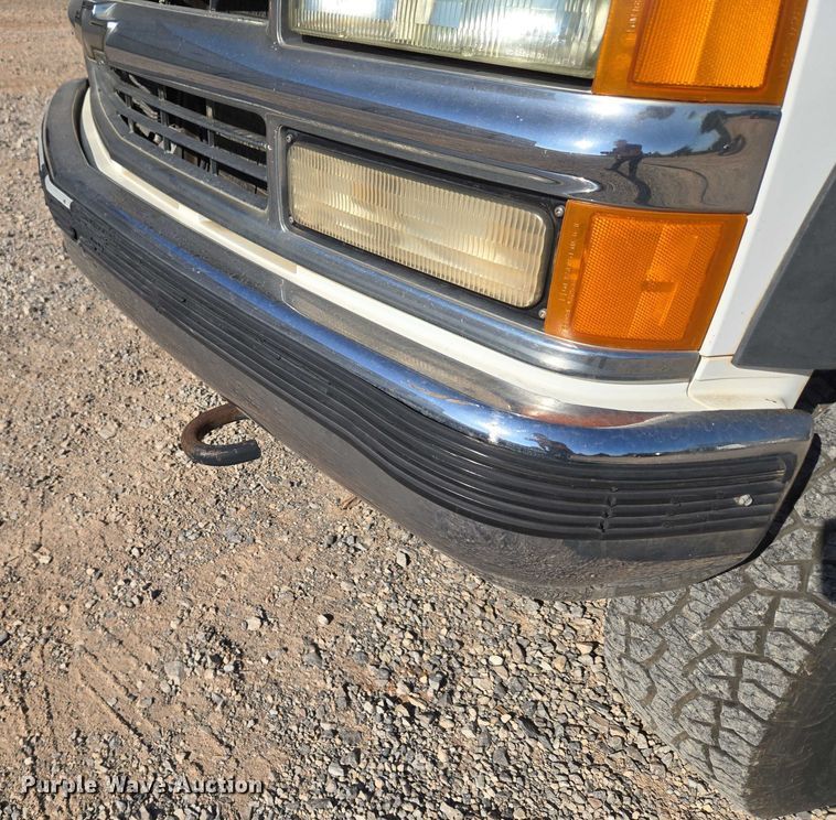 image for item EU3627 2000 Chevrolet K2500 utility bed pickup truck