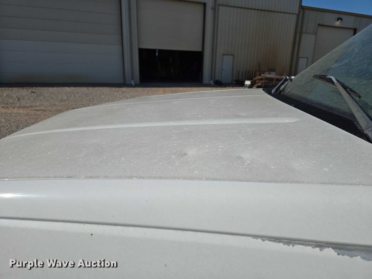 image for item EU3627 2000 Chevrolet K2500 utility bed pickup truck