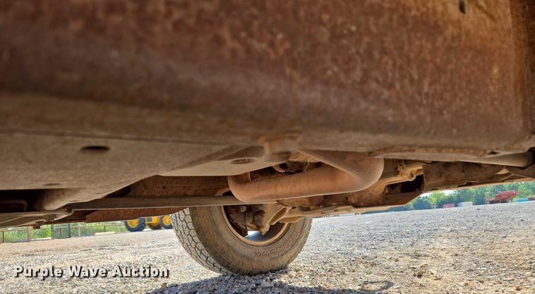 image for item EU3627 2000 Chevrolet K2500 utility bed pickup truck