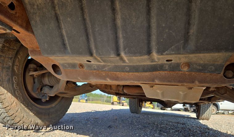 image for item EU3627 2000 Chevrolet K2500 utility bed pickup truck