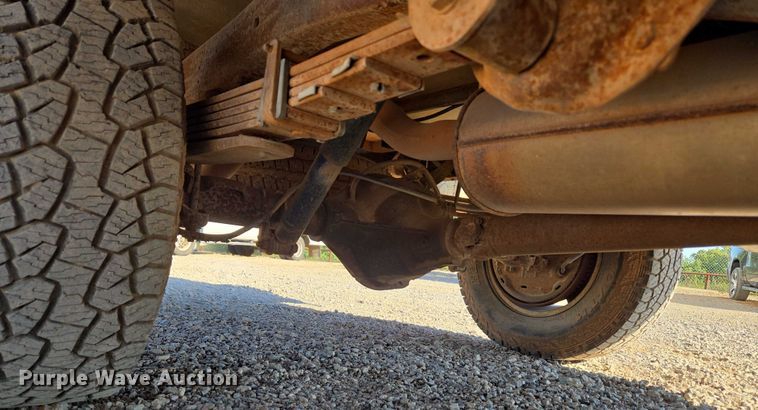 image for item EU3627 2000 Chevrolet K2500 utility bed pickup truck