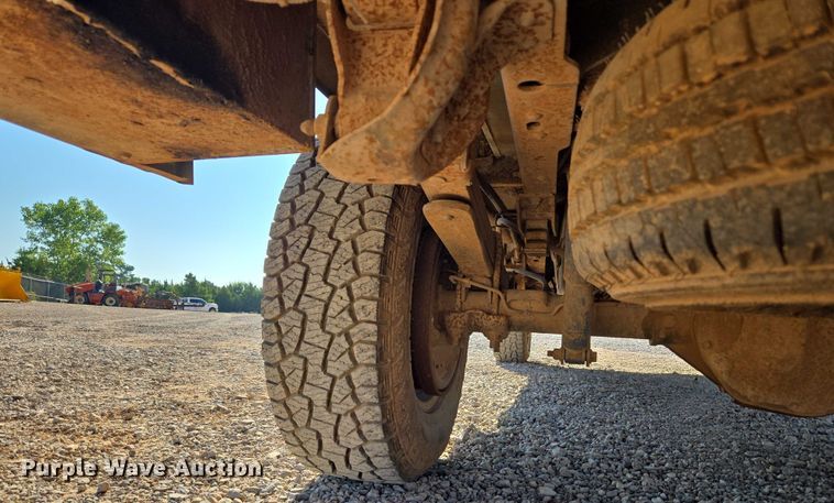 image for item EU3627 2000 Chevrolet K2500 utility bed pickup truck