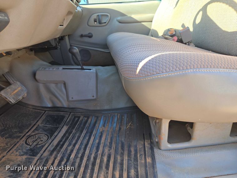 image for item EU3627 2000 Chevrolet K2500 utility bed pickup truck