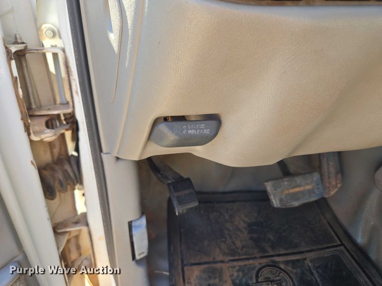 image for item EU3627 2000 Chevrolet K2500 utility bed pickup truck