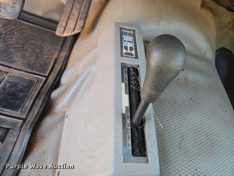 image for item EU3627 2000 Chevrolet K2500 utility bed pickup truck