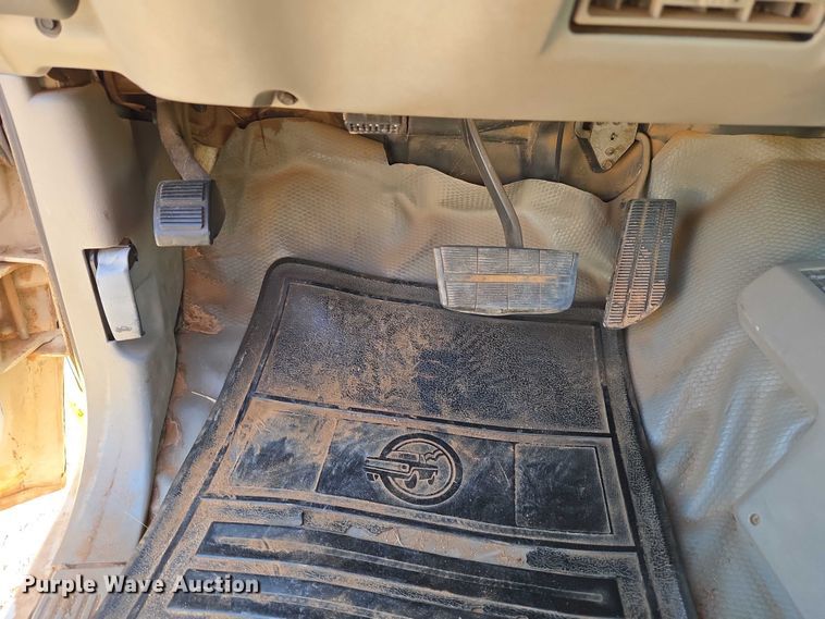 image for item EU3627 2000 Chevrolet K2500 utility bed pickup truck