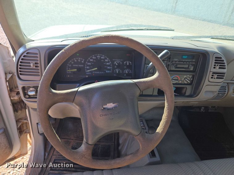 image for item EU3627 2000 Chevrolet K2500 utility bed pickup truck