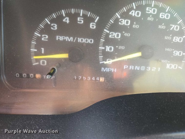 image for item EU3627 2000 Chevrolet K2500 utility bed pickup truck