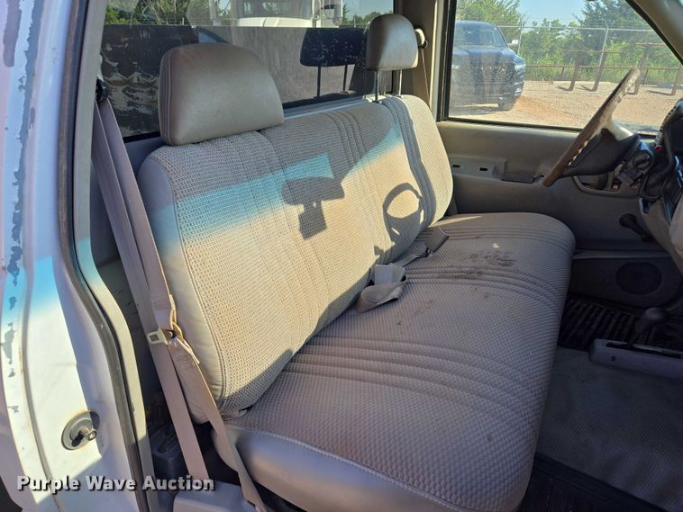 image for item EU3627 2000 Chevrolet K2500 utility bed pickup truck