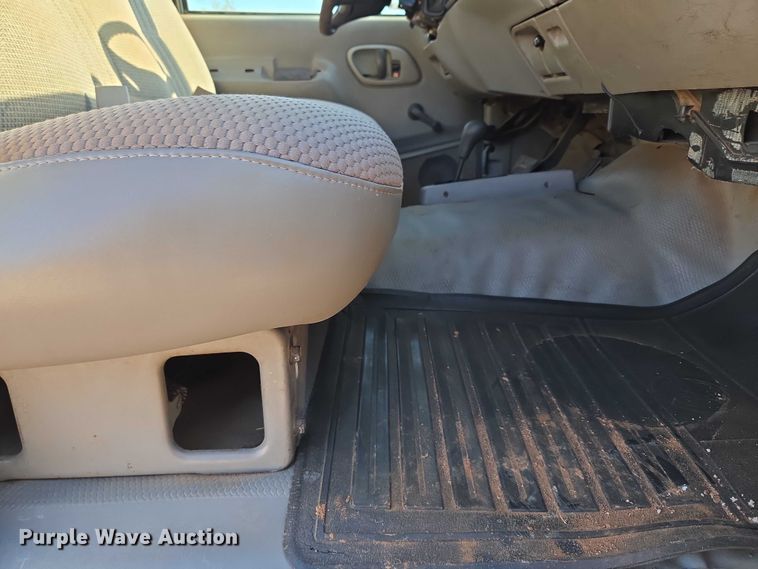 image for item EU3627 2000 Chevrolet K2500 utility bed pickup truck