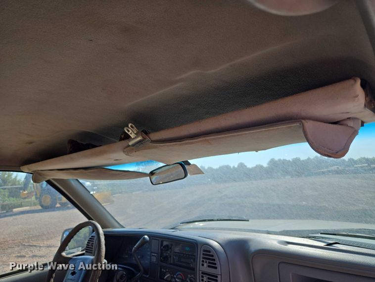 image for item EU3627 2000 Chevrolet K2500 utility bed pickup truck