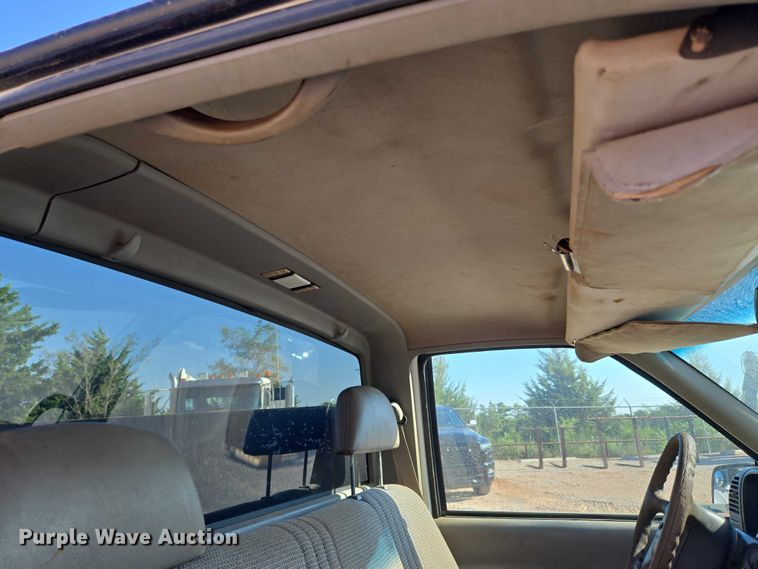 image for item EU3627 2000 Chevrolet K2500 utility bed pickup truck