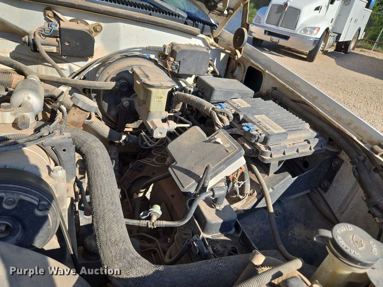 image for item EU3627 2000 Chevrolet K2500 utility bed pickup truck