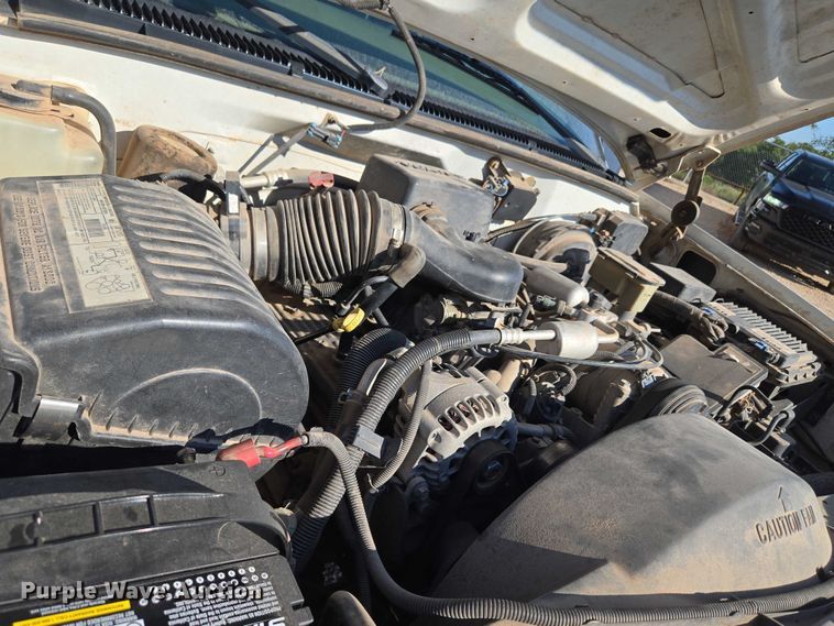 image for item EU3627 2000 Chevrolet K2500 utility bed pickup truck