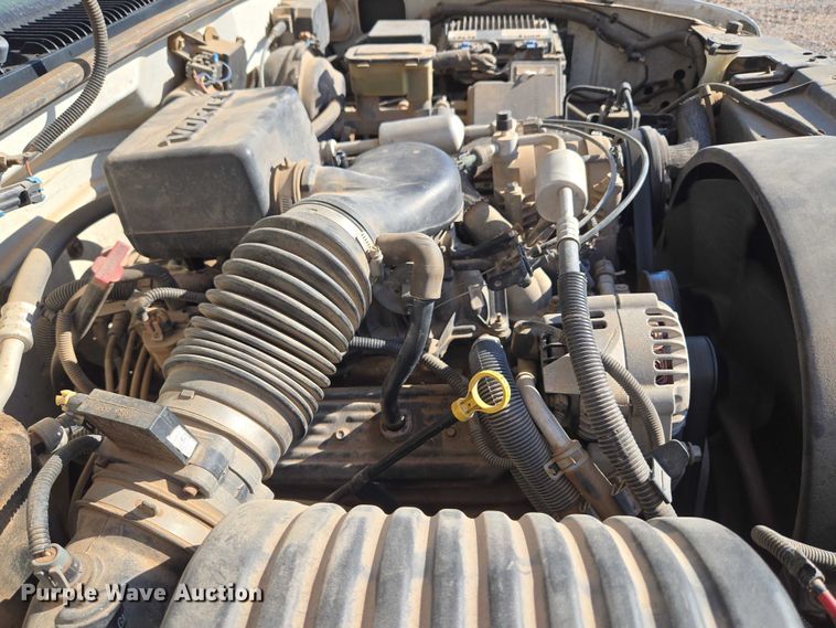 image for item EU3627 2000 Chevrolet K2500 utility bed pickup truck