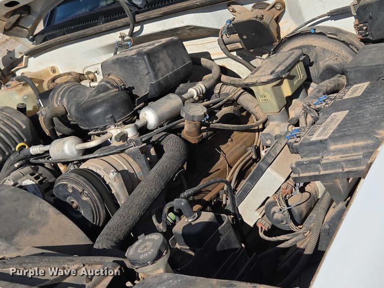 image for item EU3627 2000 Chevrolet K2500 utility bed pickup truck