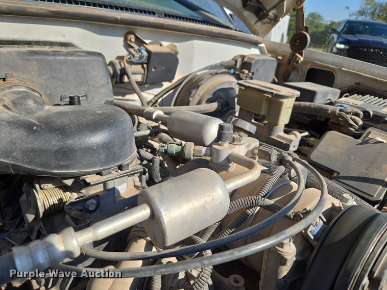 image for item EU3627 2000 Chevrolet K2500 utility bed pickup truck