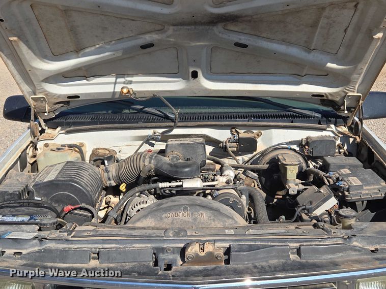 image for item EU3627 2000 Chevrolet K2500 utility bed pickup truck