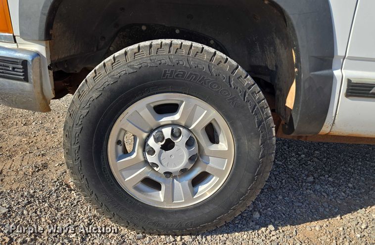 image for item EU3627 2000 Chevrolet K2500 utility bed pickup truck