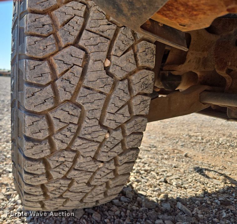 image for item EU3627 2000 Chevrolet K2500 utility bed pickup truck