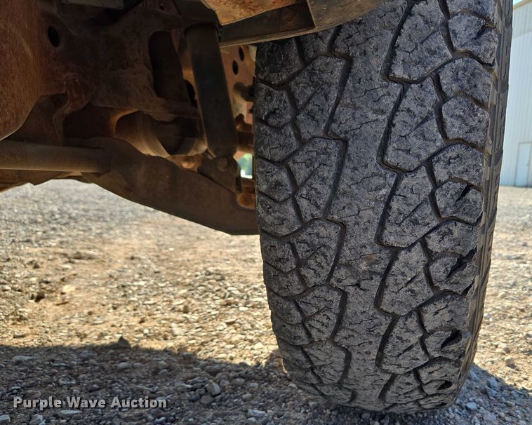 image for item EU3627 2000 Chevrolet K2500 utility bed pickup truck