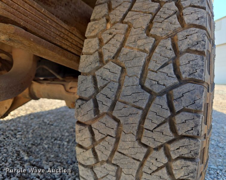 image for item EU3627 2000 Chevrolet K2500 utility bed pickup truck