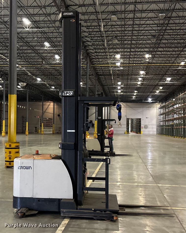 image for item EU4504 2017 Crown SP4050-30 order picker