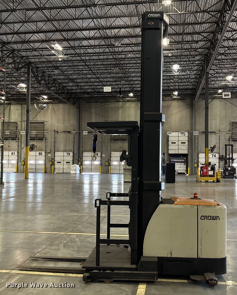 image for item EU4504 2017 Crown SP4050-30 order picker