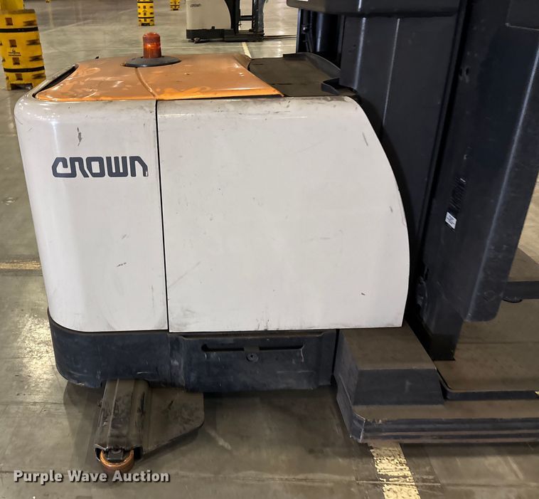 image for item EU4504 2017 Crown SP4050-30 order picker