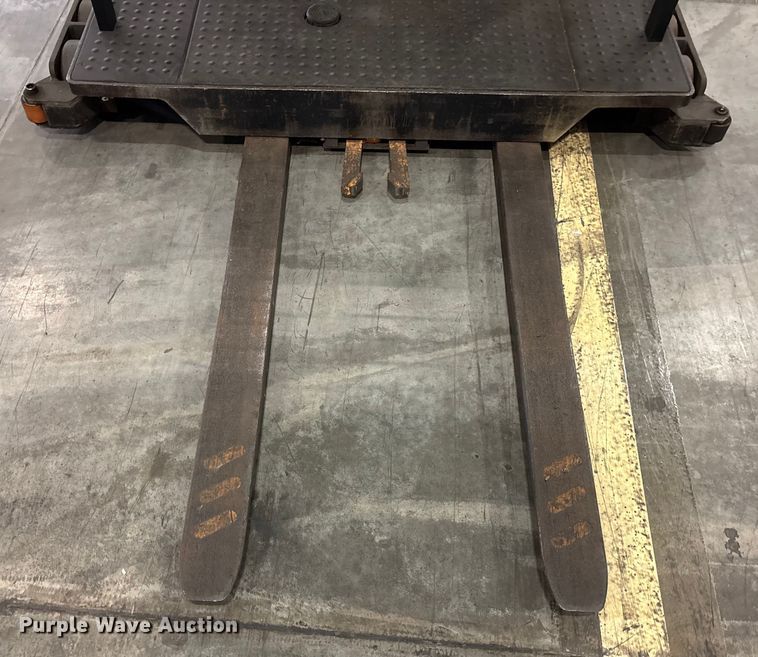 image for item EU4504 2017 Crown SP4050-30 order picker