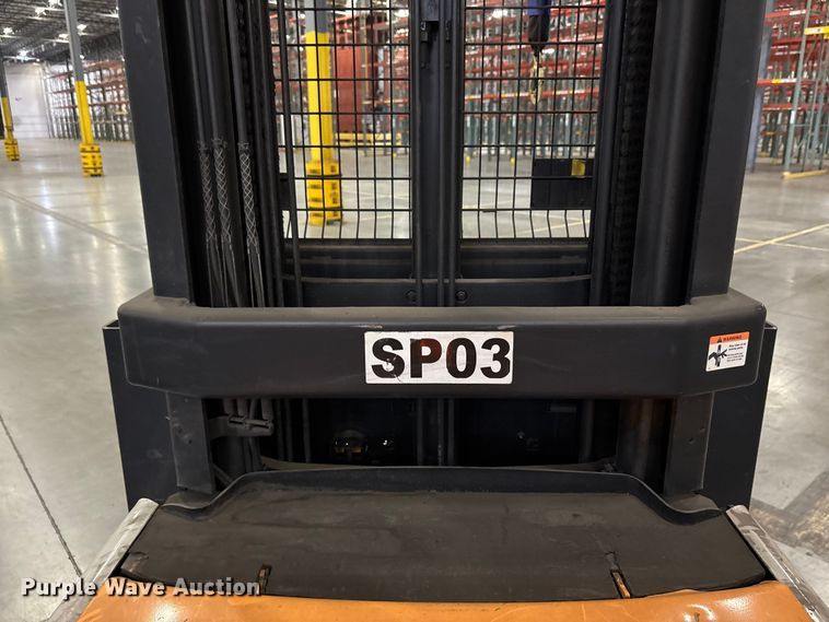 image for item EU4504 2017 Crown SP4050-30 order picker