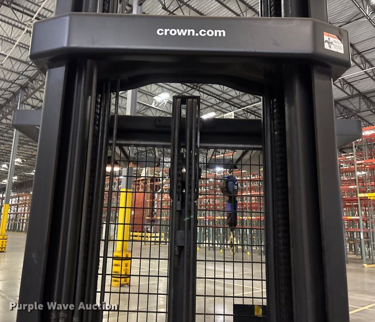 image for item EU4504 2017 Crown SP4050-30 order picker