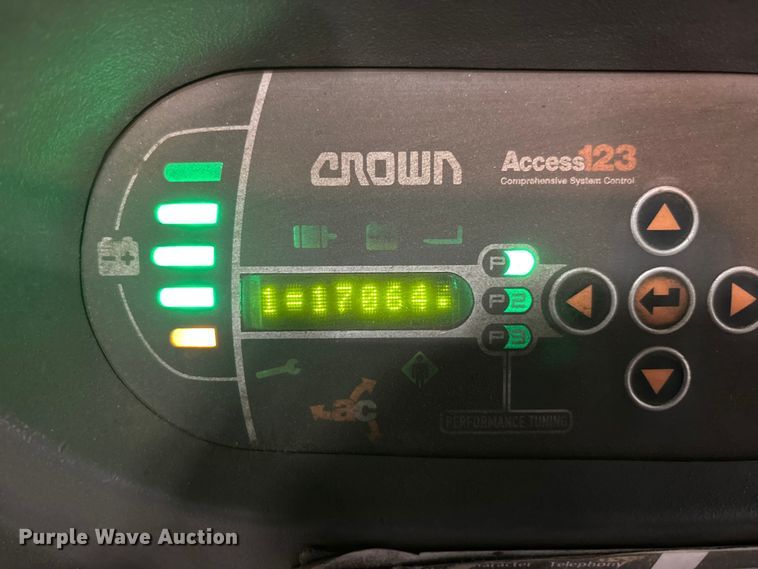 image for item EU4504 2017 Crown SP4050-30 order picker