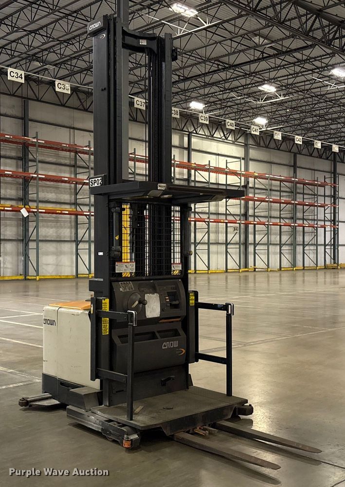 image for item EU4506 2017 Crown SP4050-30 order picker