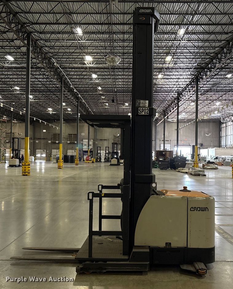 image for item EU4506 2017 Crown SP4050-30 order picker