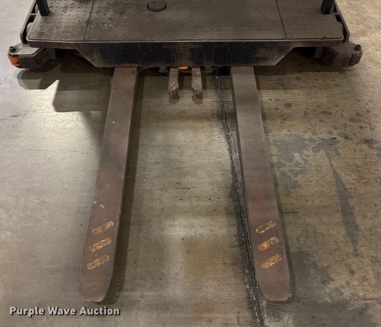 image for item EU4506 2017 Crown SP4050-30 order picker