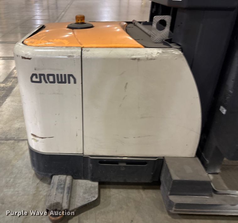 image for item EU4506 2017 Crown SP4050-30 order picker