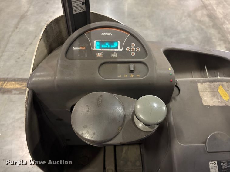 image for item EU4513 2017 Crown RM6095S-45 reach truck