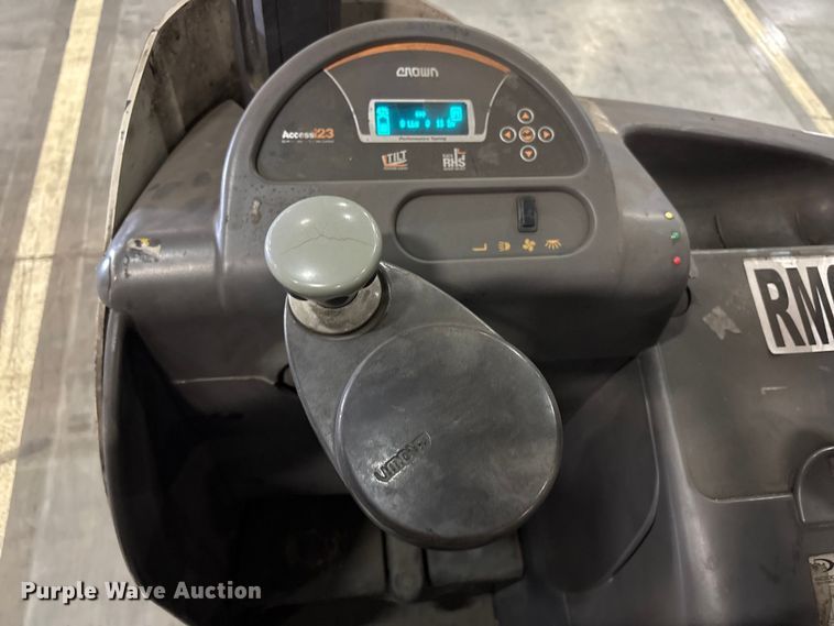 image for item EU4514 2017 Crown RM6095S-45 reach truck