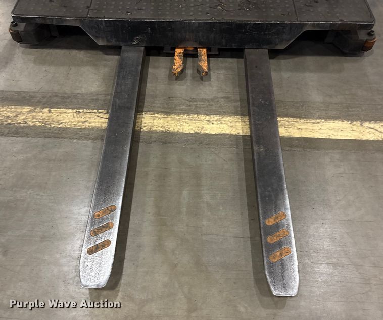 image for item EU4516 2018 Crown SP4050-30 order picker